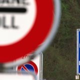 Un Français de 21 ans a été interpellé à la douane de St-Gingolph (VS) en possession d'une montre de luxe probablement volée et de matériel servant à des cambriolages (photo d'illustration). KEYSTONE/GAETAN BALLY